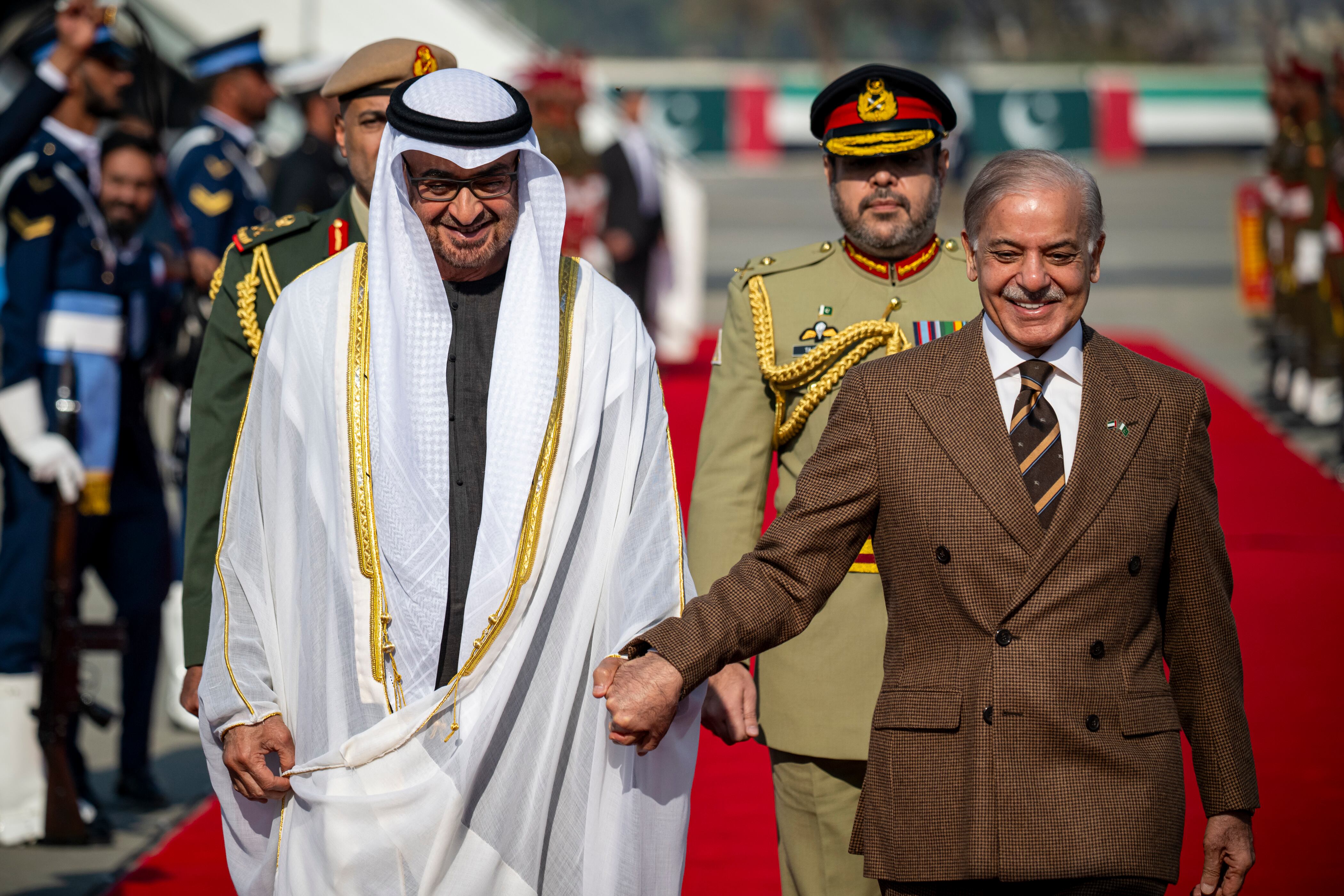 President Sheikh Mohamed holds talks with Pakistan PM Shehbaz Sharif on ...
