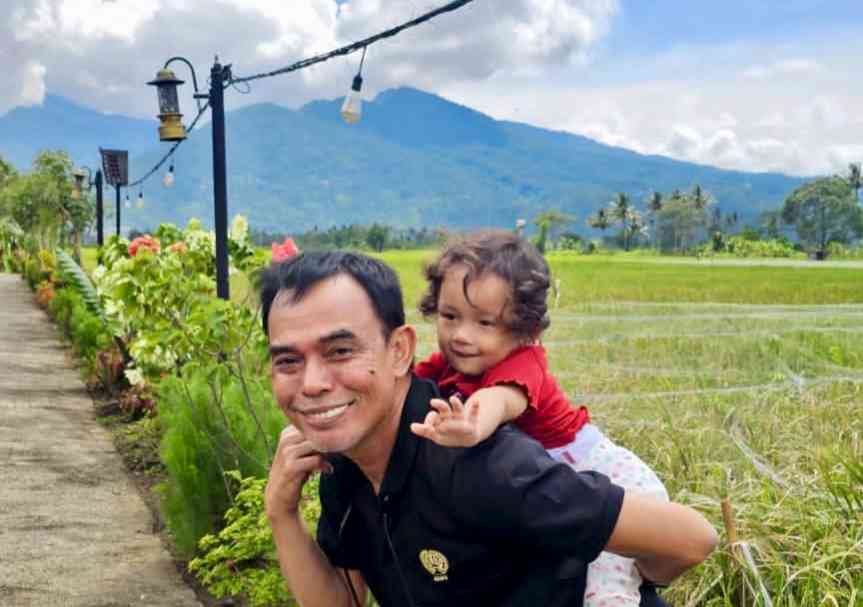 Gendong Cucu, Momen Tahun Baru Kakek