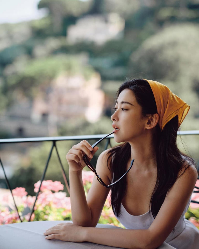 Công chúa Bắc Kinh Chu Châu giữ dáng thon gọn ở tuổi 41