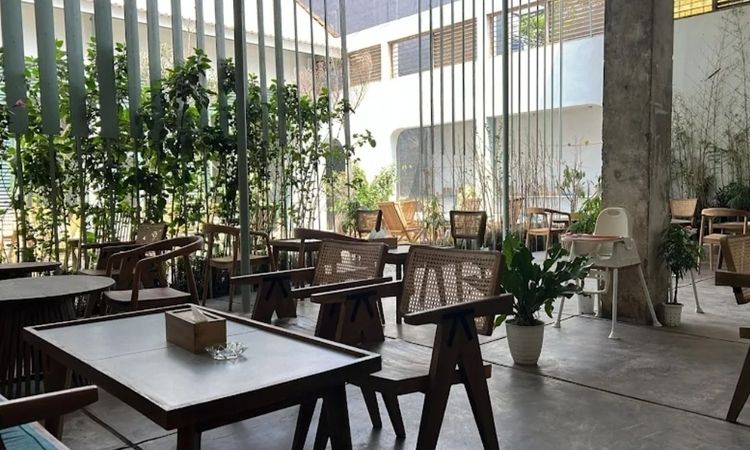 Kafe Terbaik Dekat Stasiun Cipeundeuy Garut, Tempat Singgah Ideal