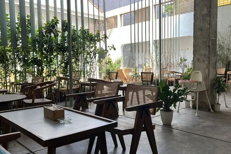 Kafe terbaik dekat Stasiun Cipeundeuy Garut, tempat bersinggah sempurna
