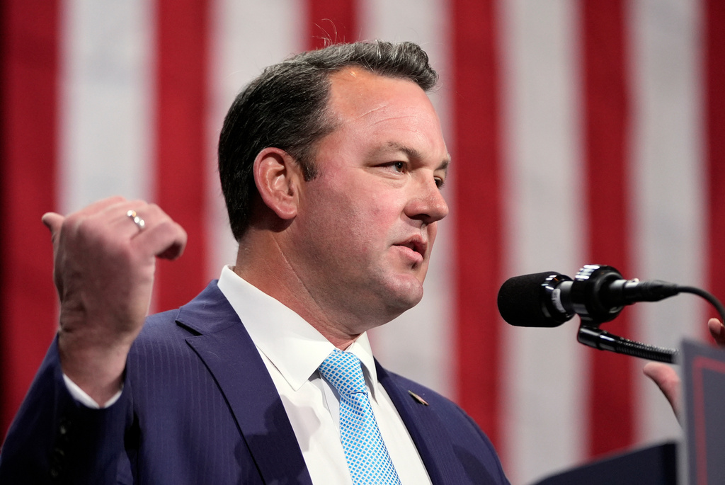 Dinero anónimo financia ataques por 5 millones de dólares contra el vicegobernador de Georgia, Burt Jones.