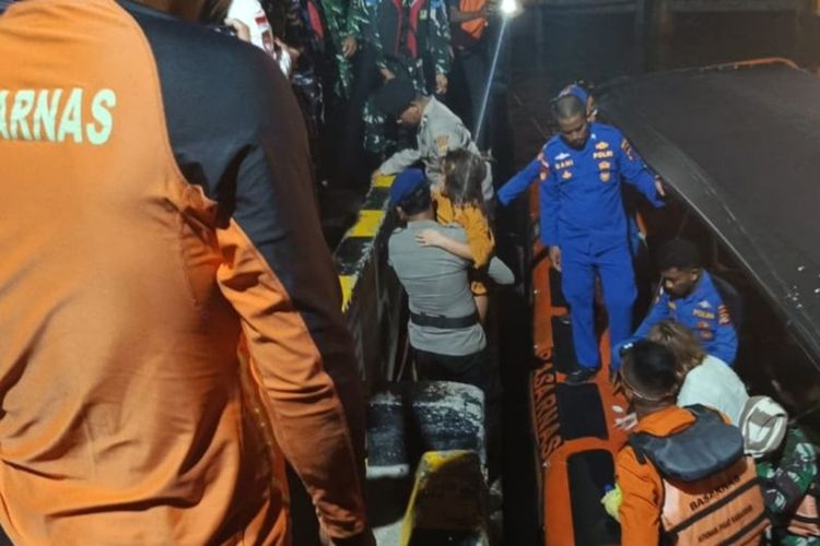 Kapal Wisata Tenggelam, SAR Evakuasi 7 Korban dari 11 Orang