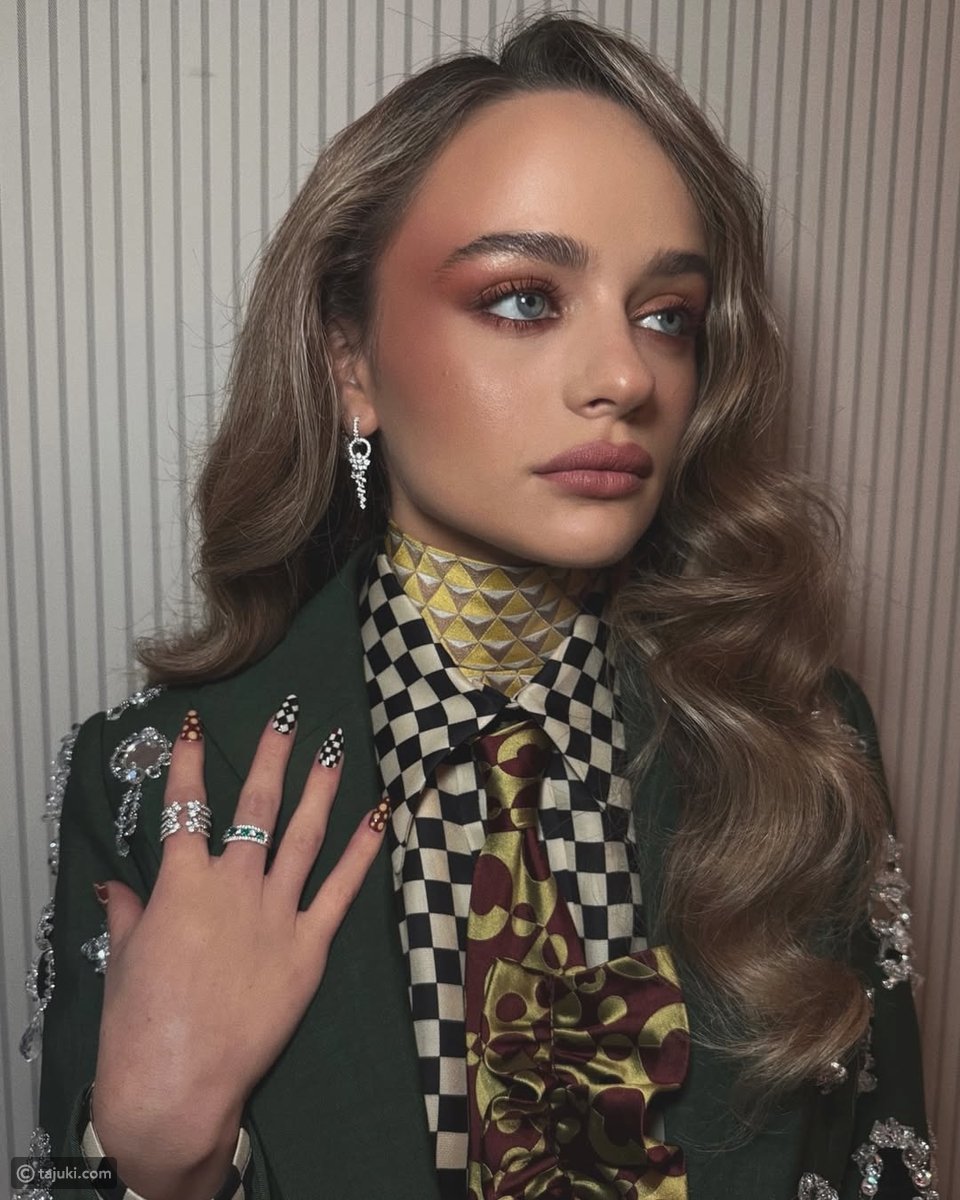 ألوان البلاشر البرونزية الداكنة من وحي جوي كينج - Joey King
