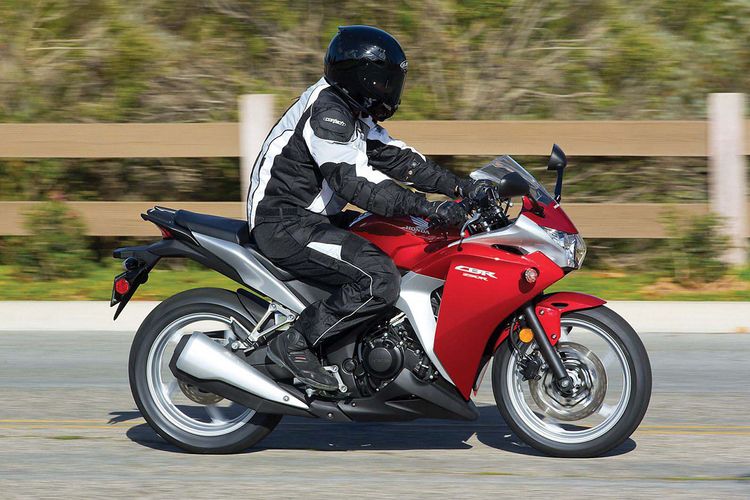 Bahaya Jalan Kosong: Waspadai Ilusi Keamanan Pengendara Motor