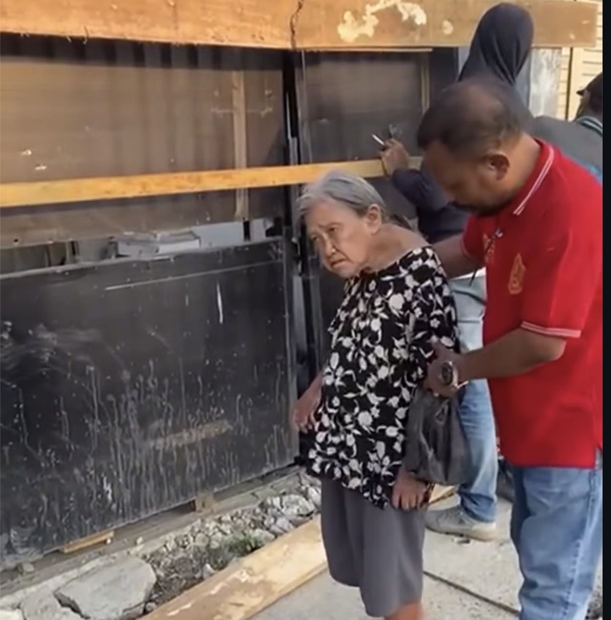 Heboh! Nenek 80 Tahun Dikucilkan Ormas Tanpa Putusan Pengadilan, Ratusan Warga Surabaya Turun ke Jal