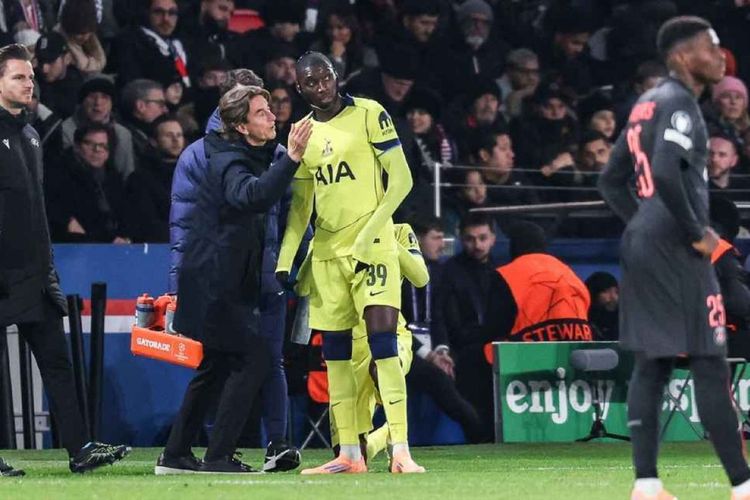 Tottenham Hadapi Tantangan, Kolo Muani Dukung Thomas Frank