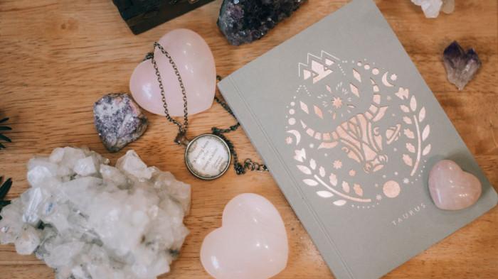 Ramalan Zodiak Sabtu 27 Desember 2025: Gemini Kuat, Leo Hadapi Tantangan