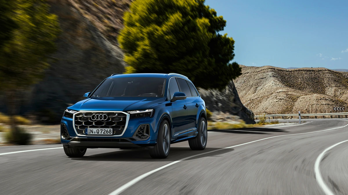 Audi q7 v12 hi-res stock photography and images - Alamy, image size:1200x675