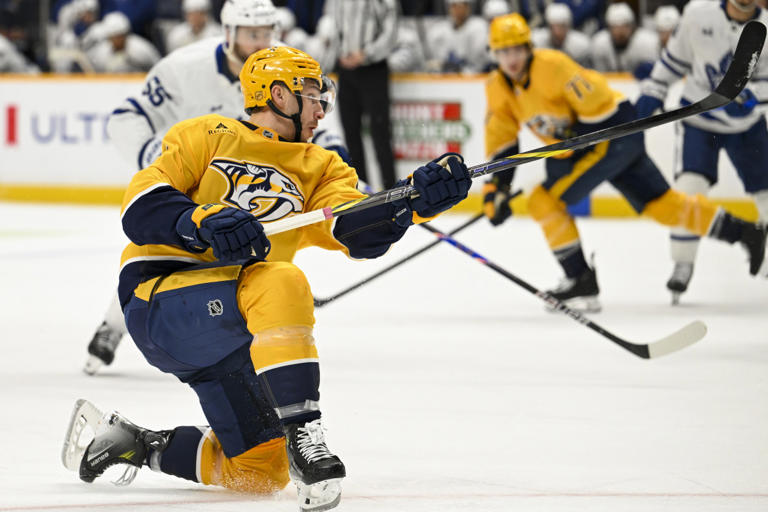 Predators GM Barry Trotz reportedly steps down amid NHL season