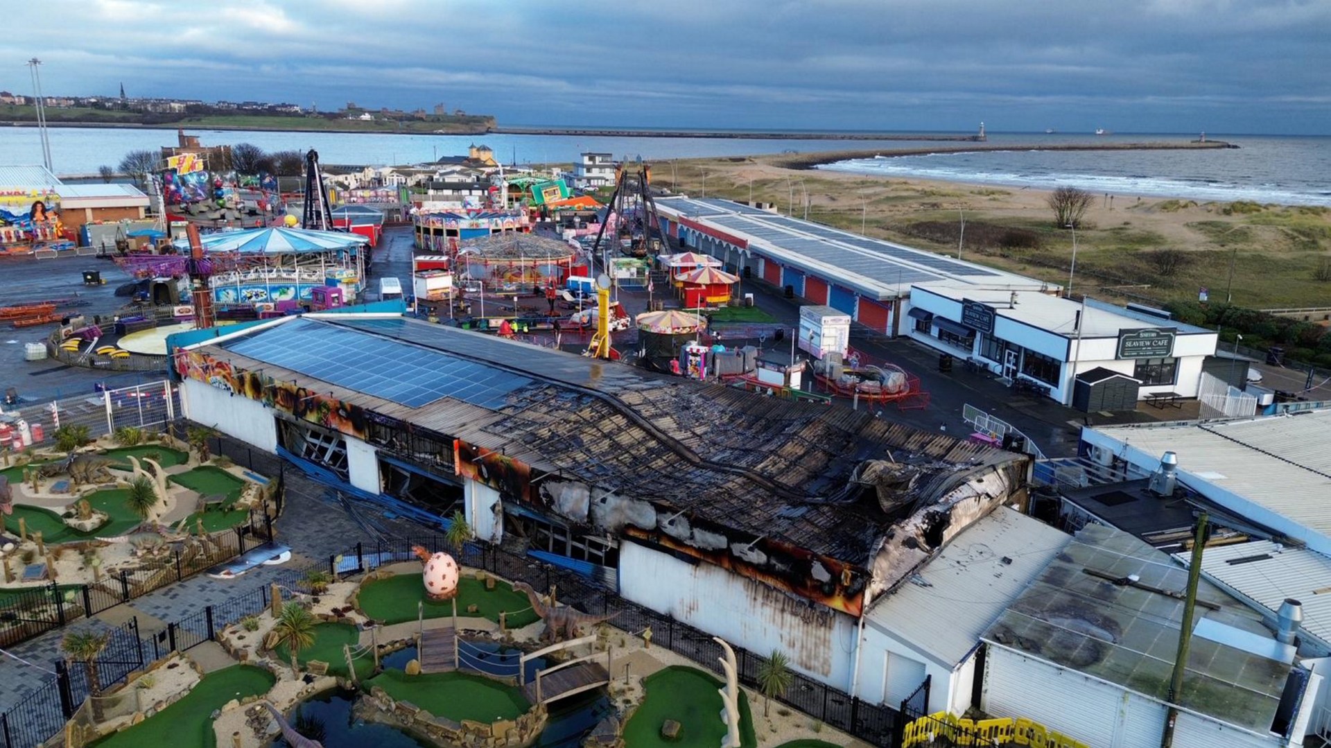 Huge fire rips through seaside amusement arcade