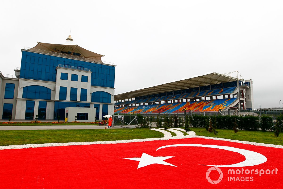 tosfed-ba-kan-stanbul-park-taki-de-i-ikliklerle-seyirci-konforunu