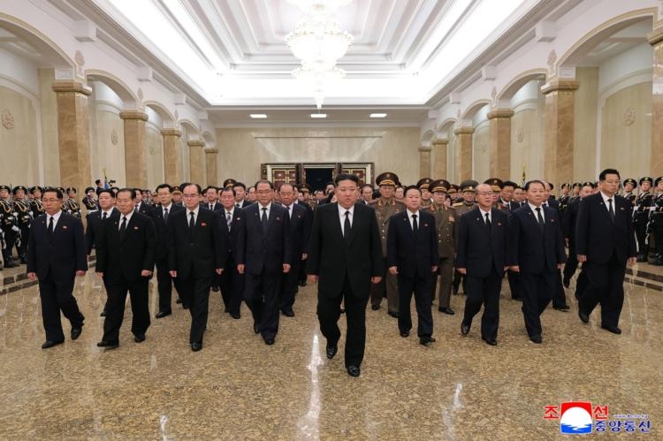 Kim Jong Un loue « le sang » versé au côté des Russes en Ukraine dans ...