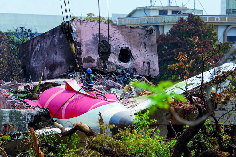 Record flights, major disasters: 2025 exposed cracks in aviation's epic ...