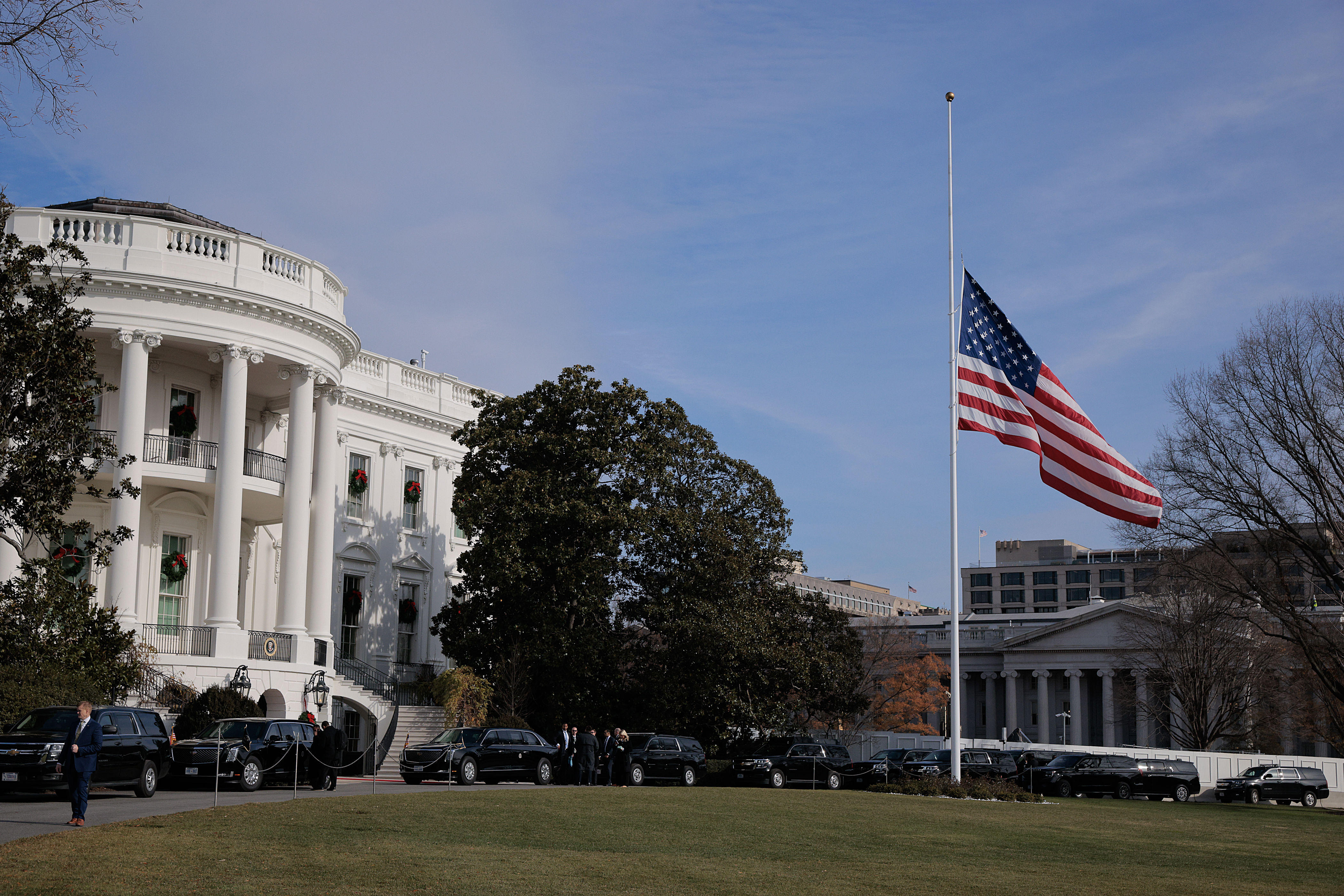 US flags ordered to fly at half-staff in 6 states this weekend<br><br>