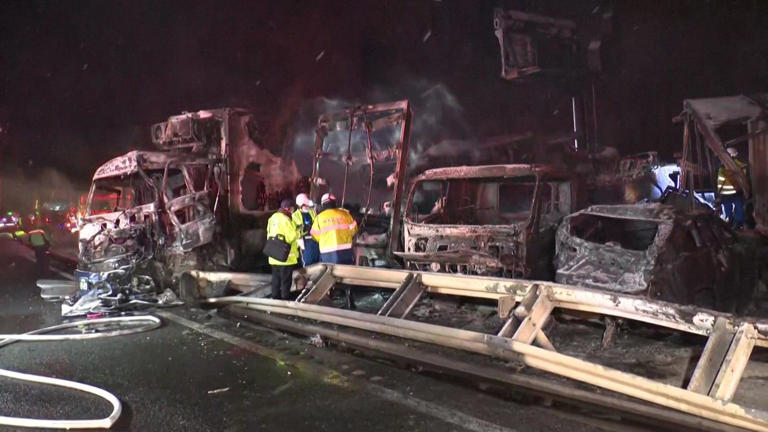 Dos muertos en un choque de 50 vehículos en una autopista de Japón