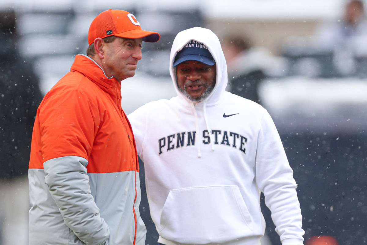 2 Penn State players decided not to celebrate with the rest of their team after the Pinstripe Bowl win over Clemson<br><br>