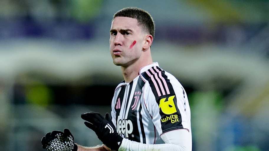 Dušan Vlahović has admirers in England. | Giuseppe Maffia/NurPhoto/Getty Images