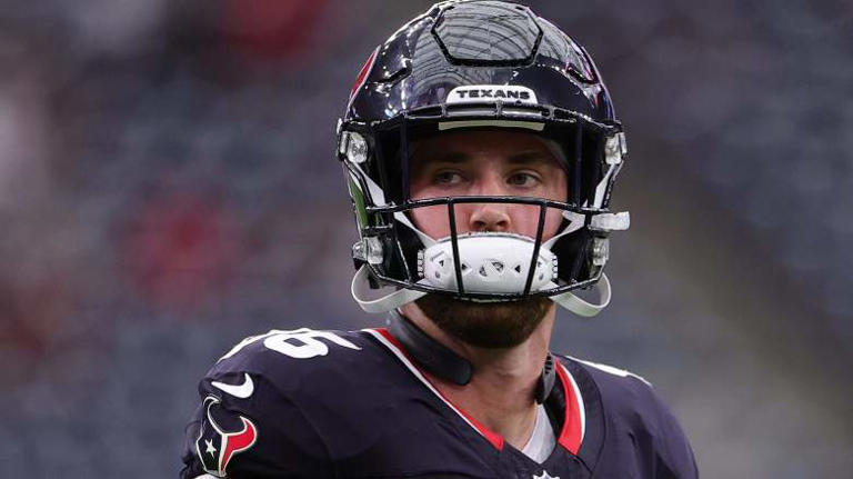 Texans reach contract agreement with former Cowboys starter