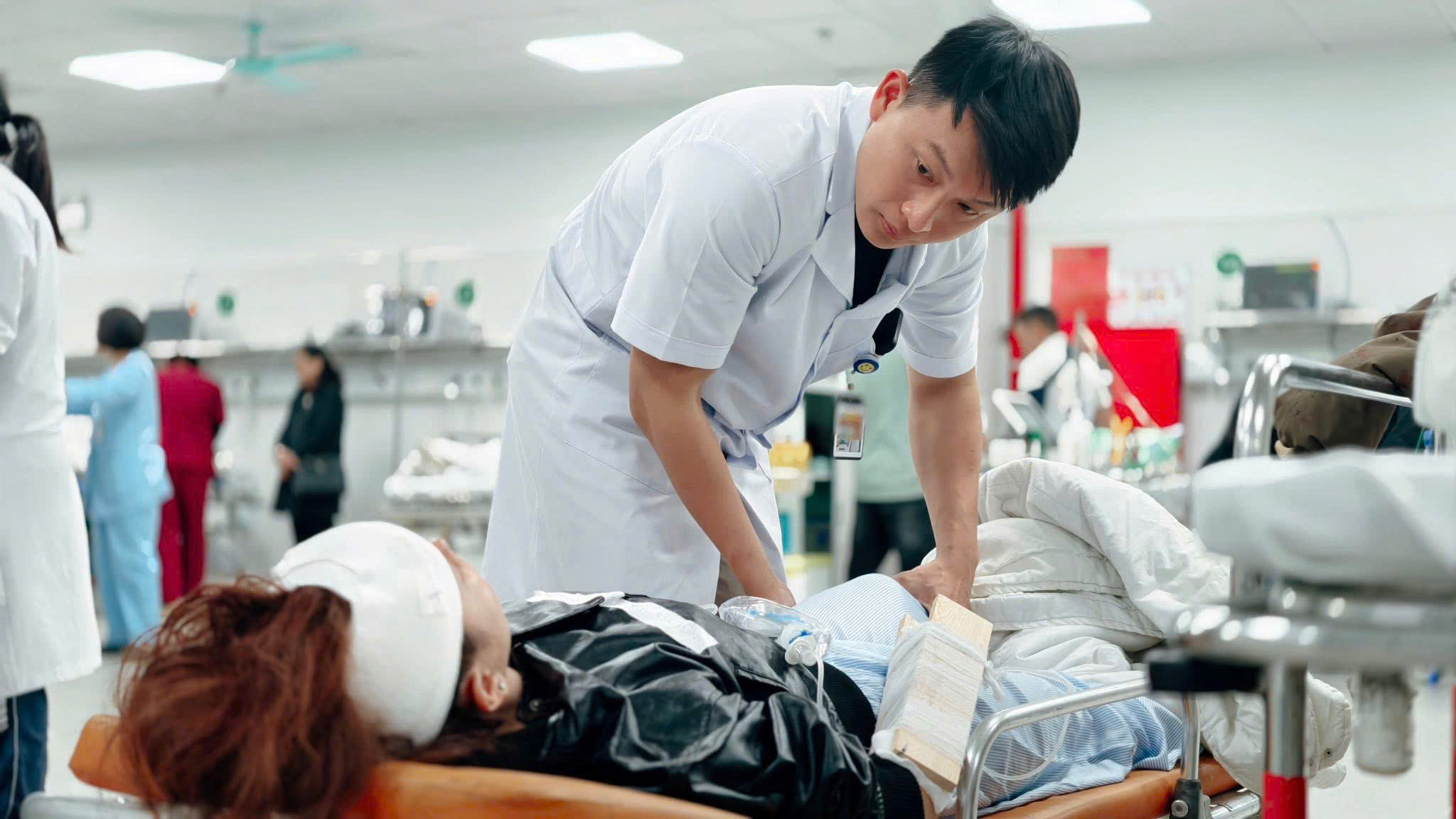 Ca nặng nhất trong vụ lật xe đoàn thiện nguyện đang thở máy tại Việt Đức