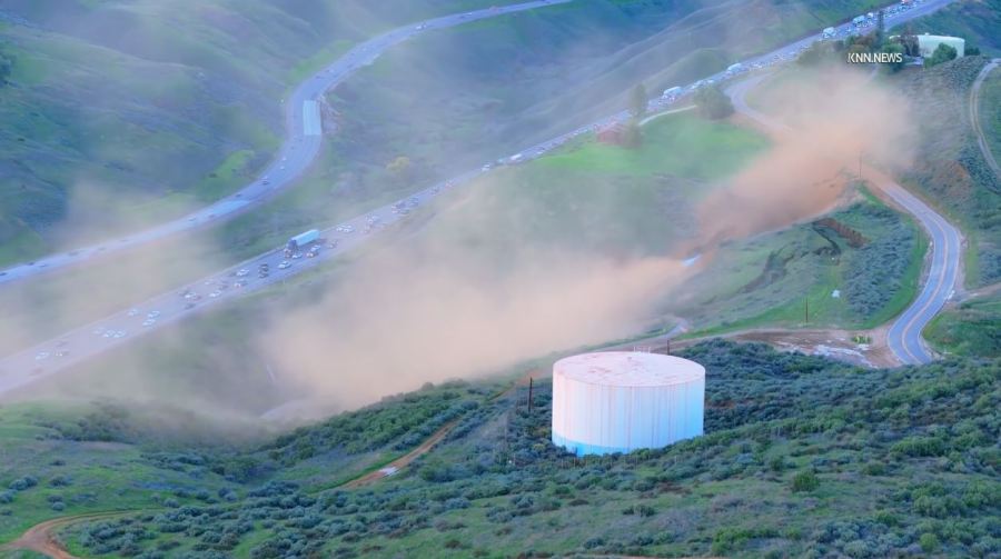 Gas line explosion shuts down 5 Freeway in Castaic<br>