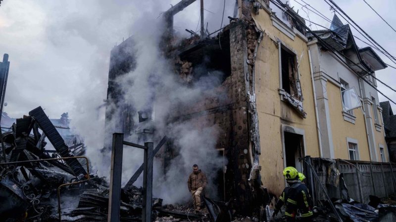 Russia strikes Ukraine ahead of Trump-Zelensky meeting<br><br>