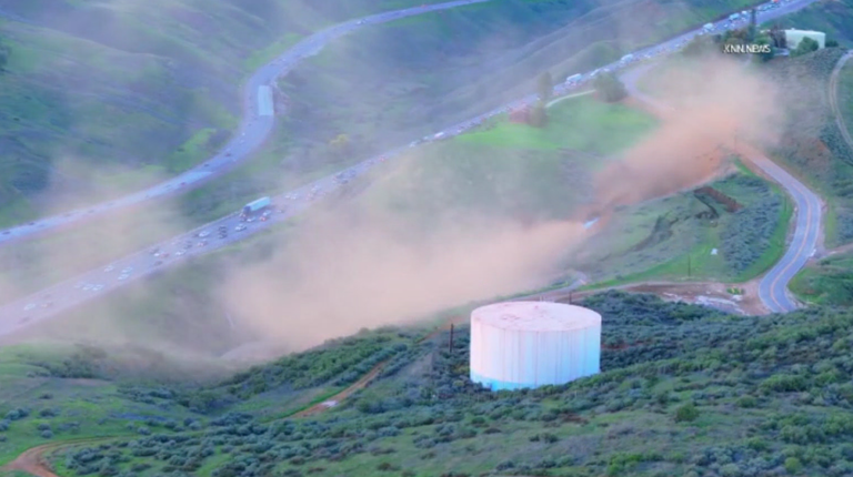 La ruptura de una tubería de gas cierra brevemente una importante autopista del sur de California