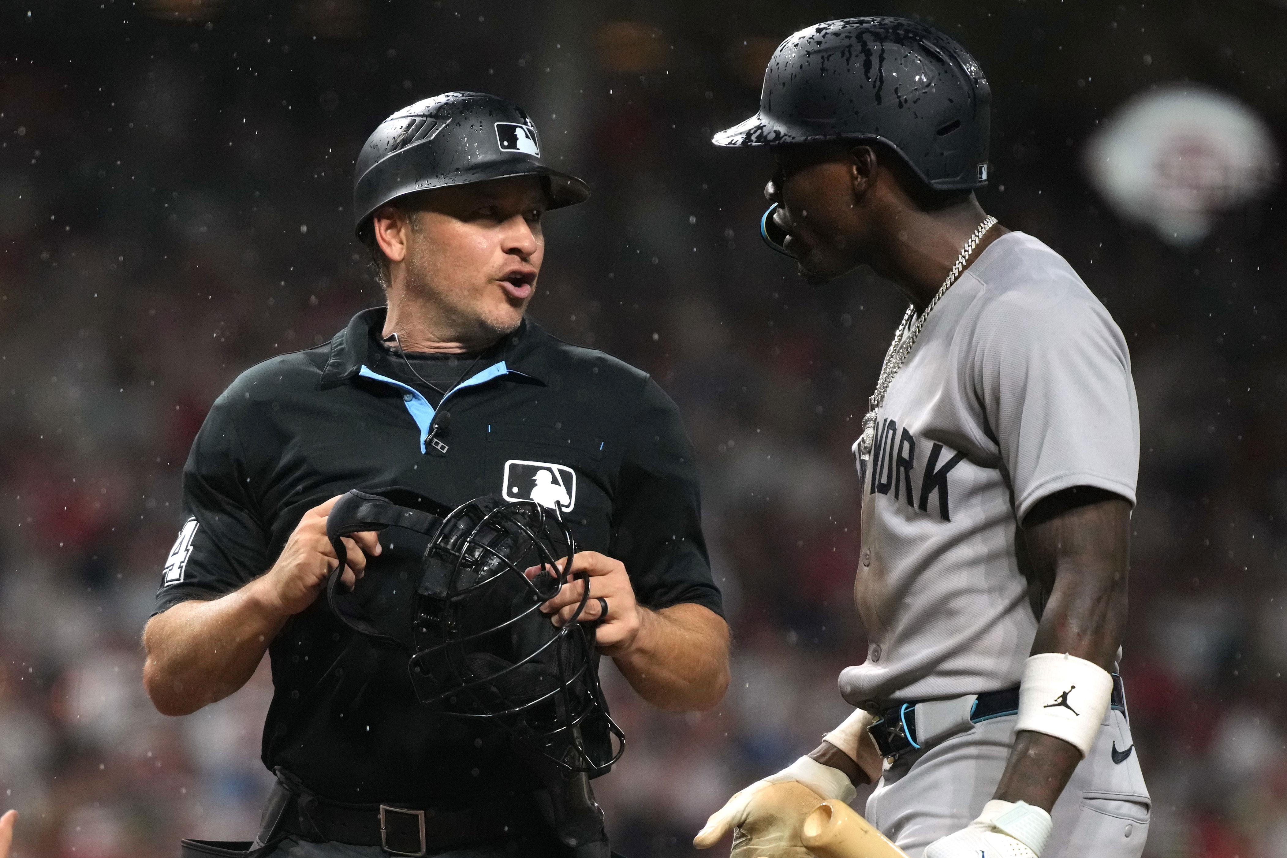 Yankees trade idea pairs All-Star slugger with Elly De La Cruz, Reds<br>