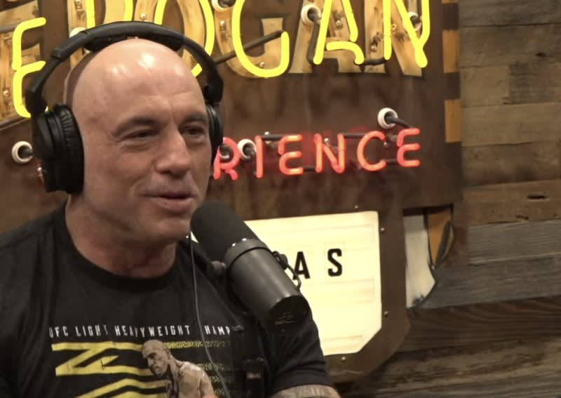 Rogan slams Trump's mockery of presidential plaques in WH
