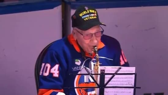 Who Is Dominick Critelli 104 Year Old Wwii Veteran Plays Us National