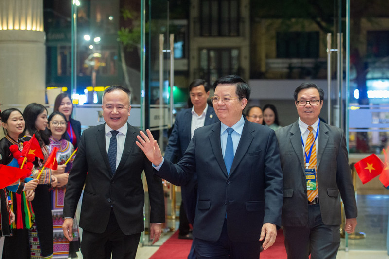 Tự tin vào bản sắc dân tộc để vươn cao, vươn xa