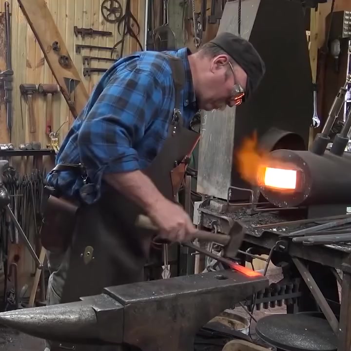 Forging a tomahawk at high heat