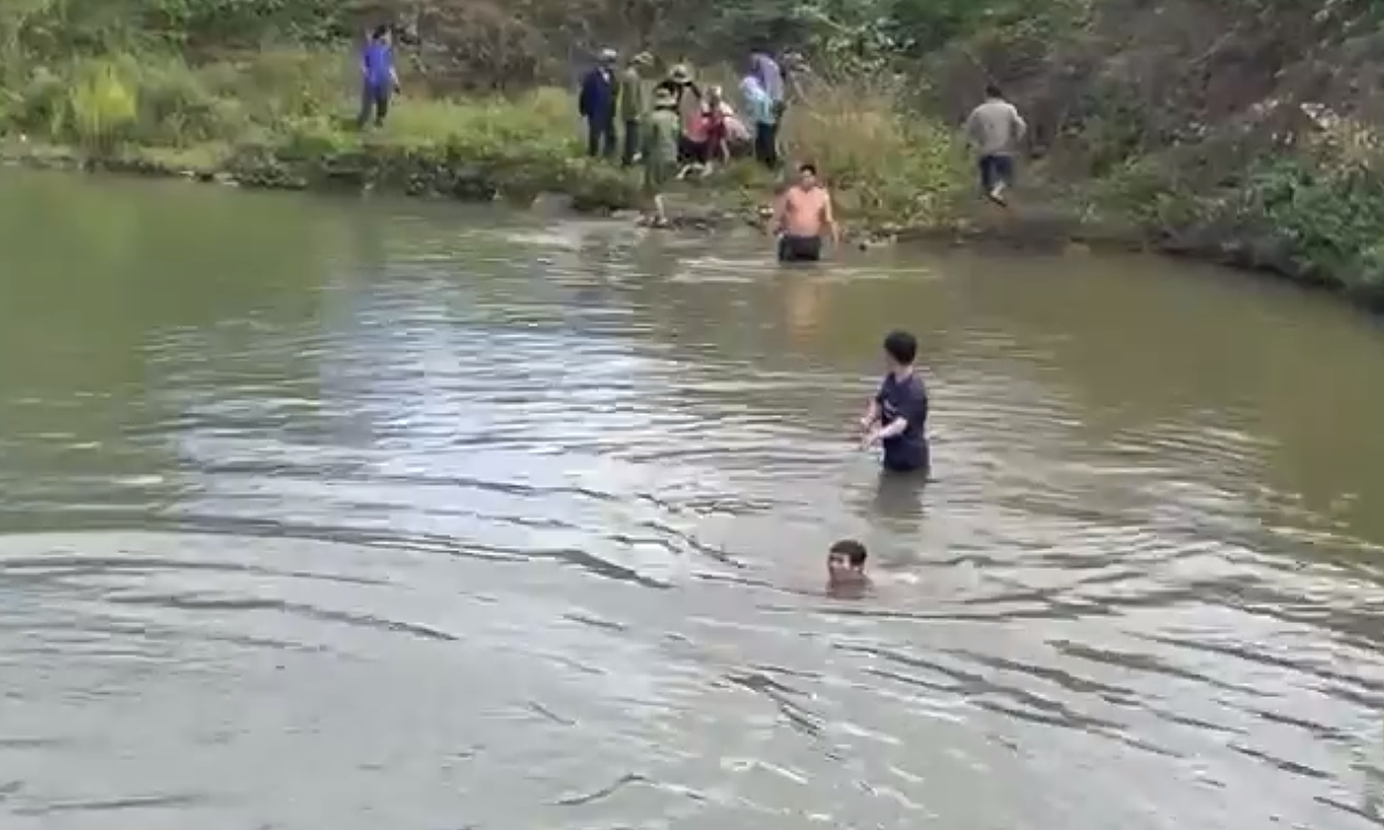 Ba đứa trẻ gặp nạn dưới hồ