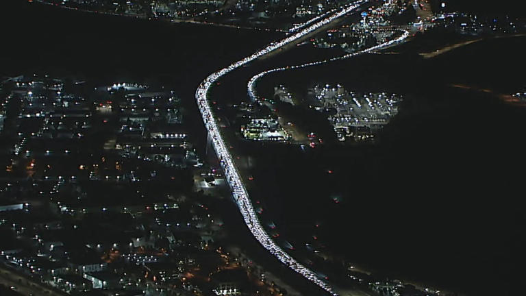 Gas leak outside LA shuts down major highway, residents shelter in ...