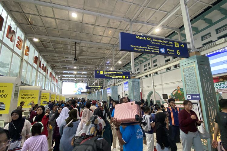 Arus Balik Natal dan Tahun Baru: 51 Ribu Penumpang Tiba di Stasiun Jakarta