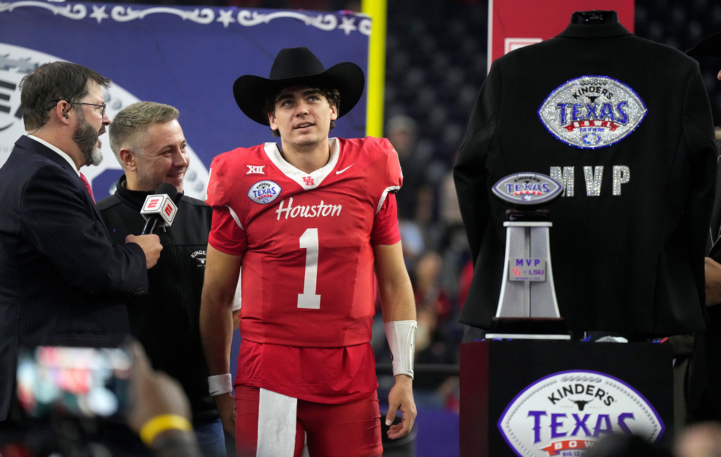 Weigman lanza 4 pases de touchdown y Houston vence a LSU 38-35 en el Texas Bowl