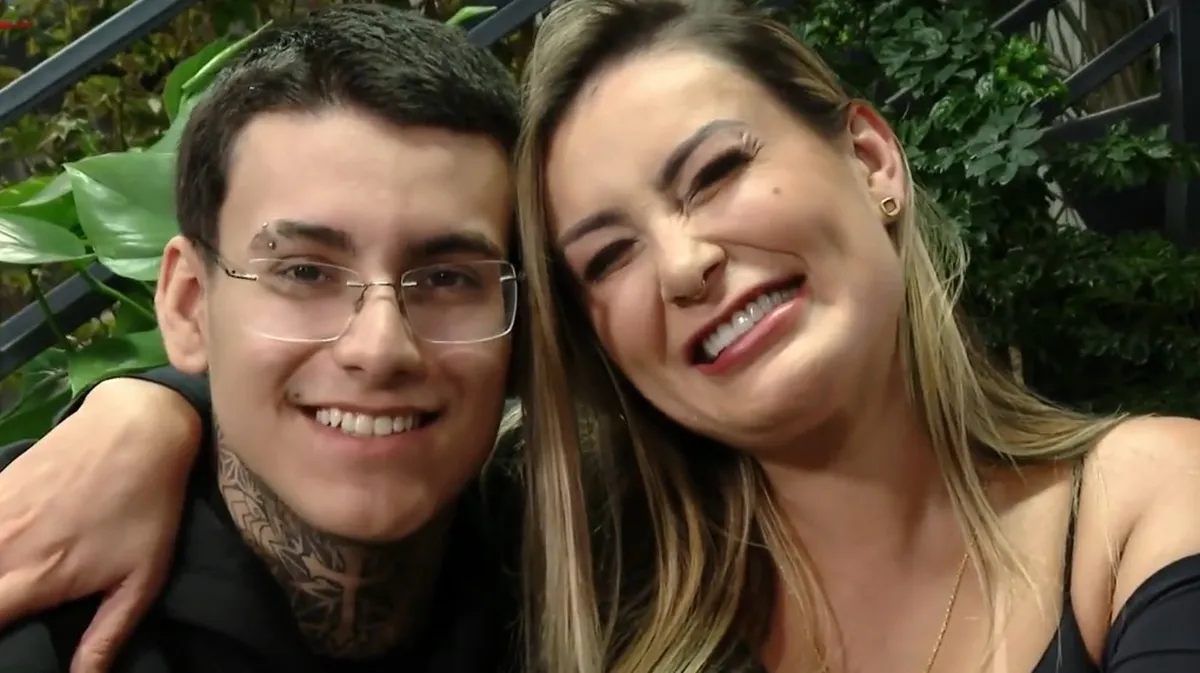 Andressa Urach fala sobre entrada do filho em reality: “Super apertada”