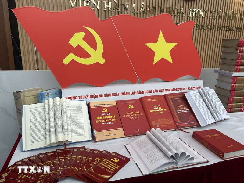 Khai trương Không gian trưng bày “Dưới cờ Đảng quang vinh”