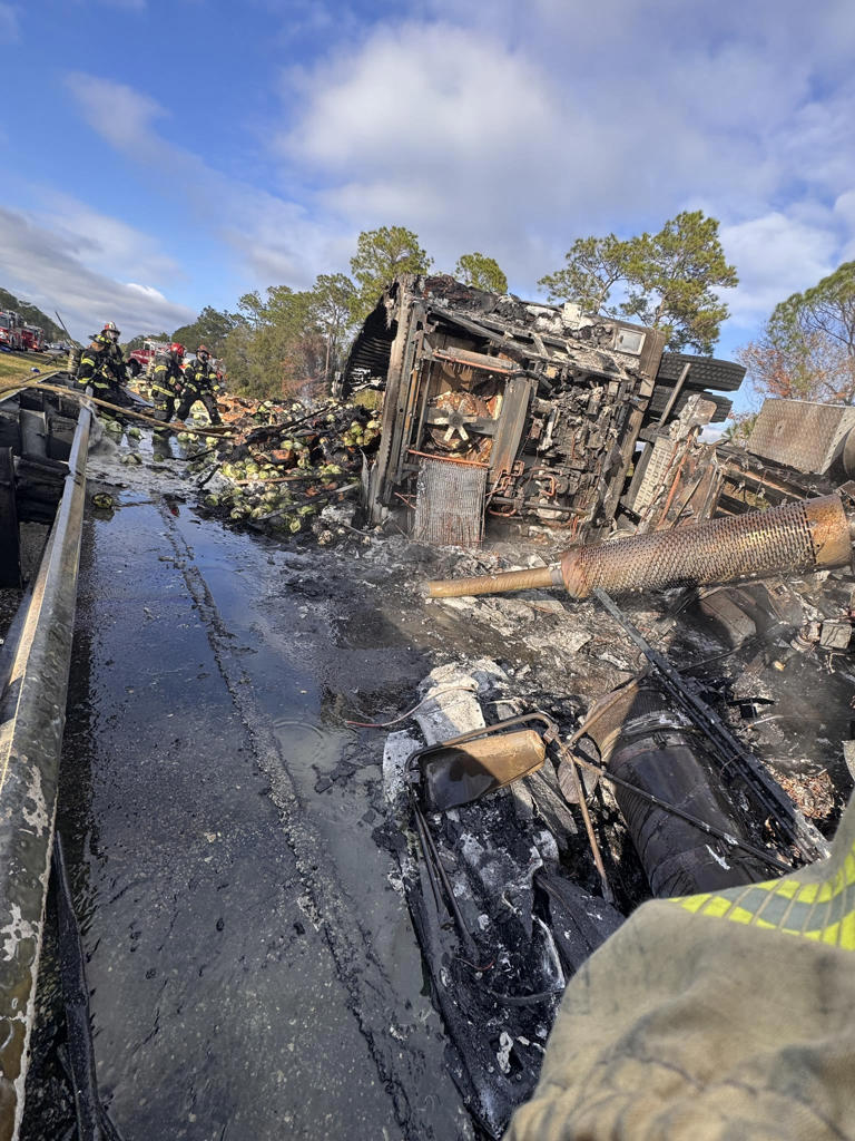 Fiery I-95 crash, produce spill causes major traffic delays in Florida