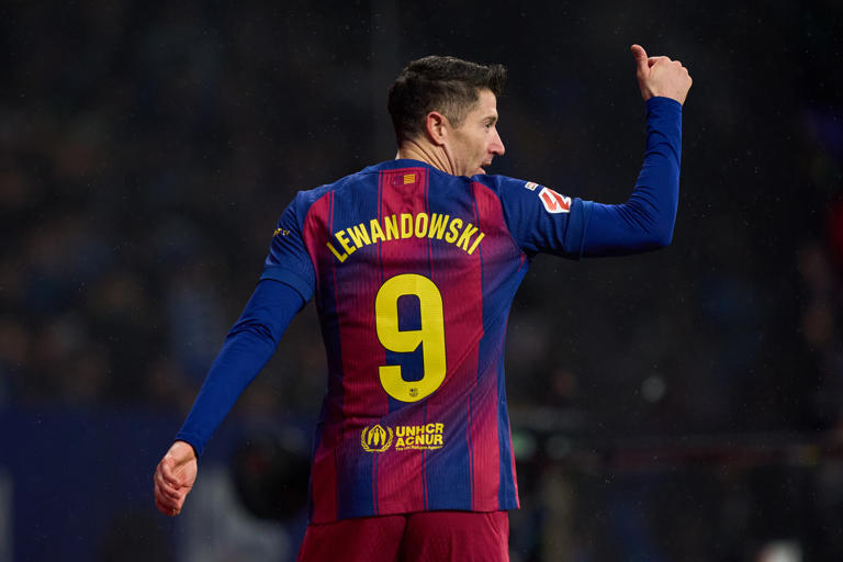 Hansi Flick explica la decisión de poner a Robert Lewandowski como titular en lugar de Ferran Torres para el Barcelona vs Real Madrid