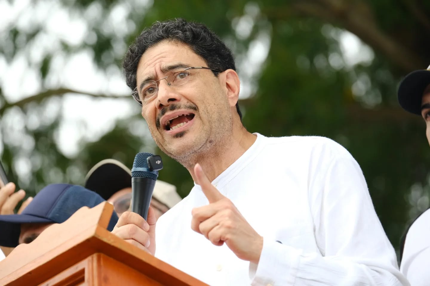 Iván Cepeda quedaría en manos de conjueces, el CNE no logra mayorías para  definir su participación en la consulta