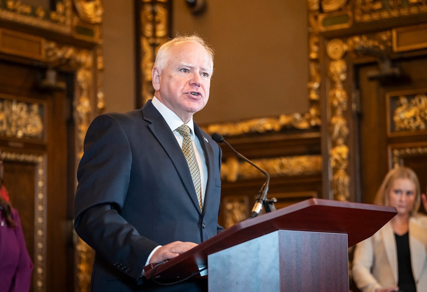 Gov. Tim Walz calls impromptu news conference amid questions about his future<br><br>