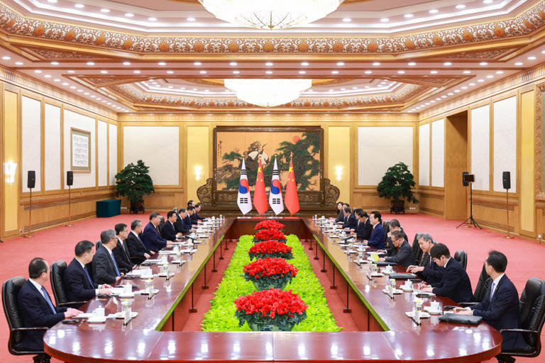 China and South Korea pledge to bolster ties as regional tensions rise