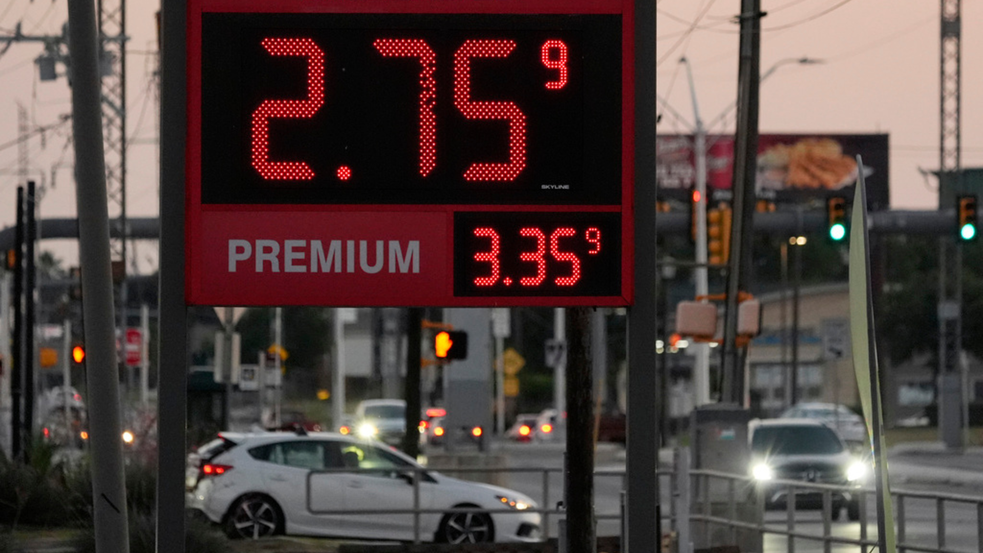 Average gas prices predicted to drop below $3 for the first time since 2020