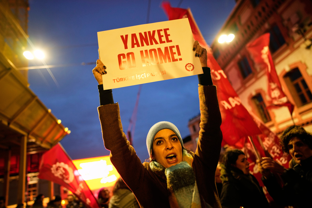 Photos show people reacting to the US capture of Venezuelan President ...