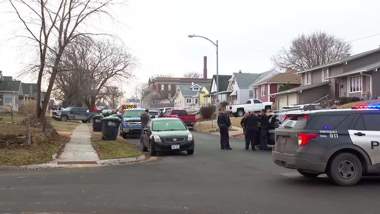 Man in custody after police chase in reported stolen vehicle in Omaha