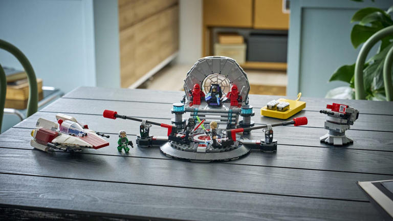 Lego's smart brick system brings sound, light, motion to iconic toy ...