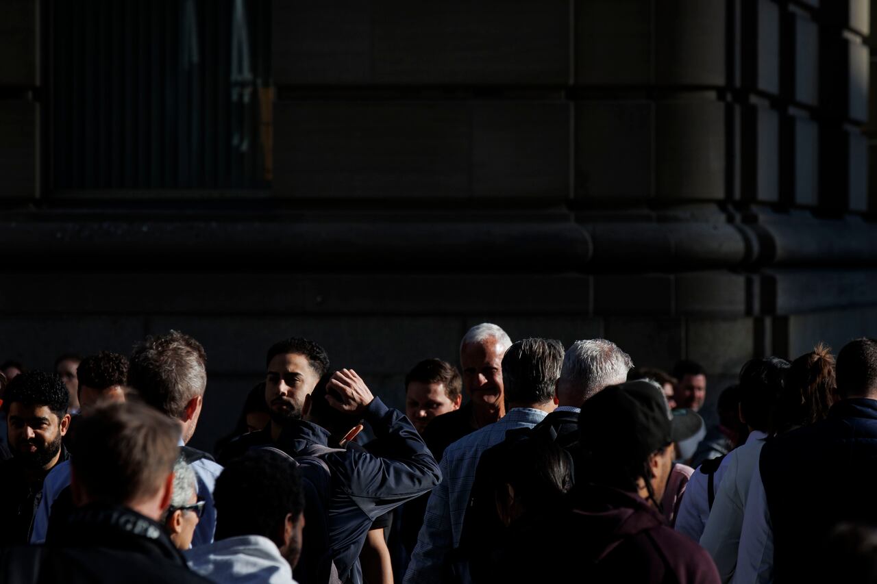 Unions, public service employees speak out against Ontario return to