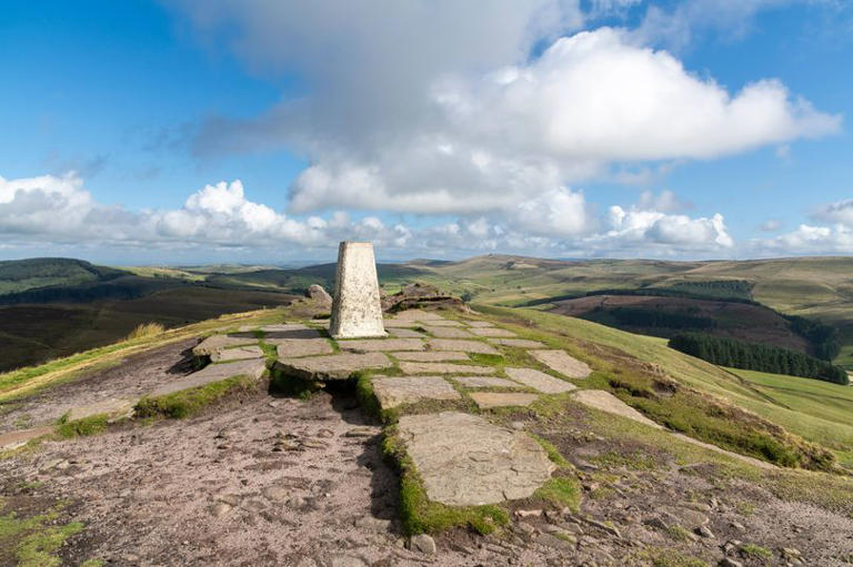 'Gorgeous' Cheshire walk with impressive views is ideal for winter walk ...