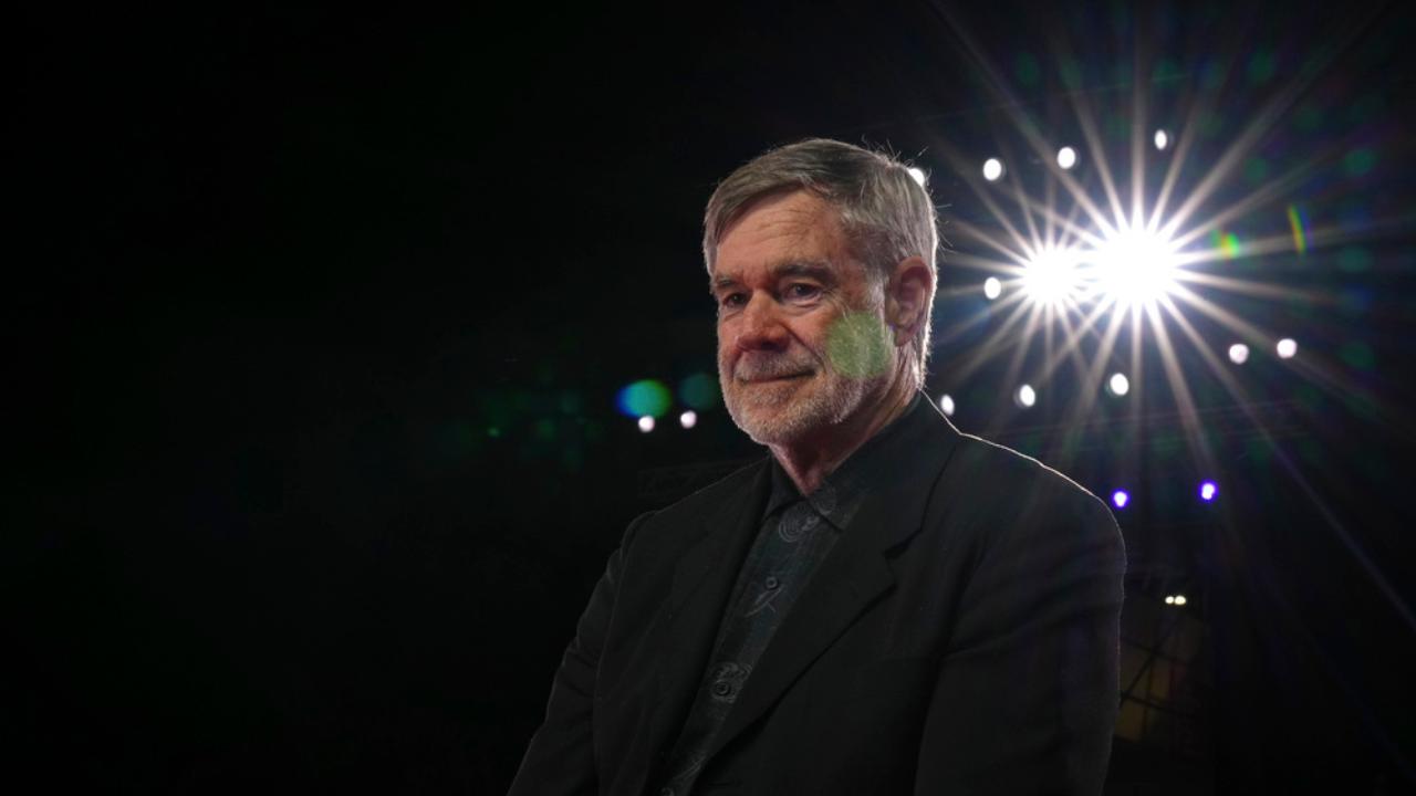 Van Sant's 'Dead Man's Wire' examines a man on the edge